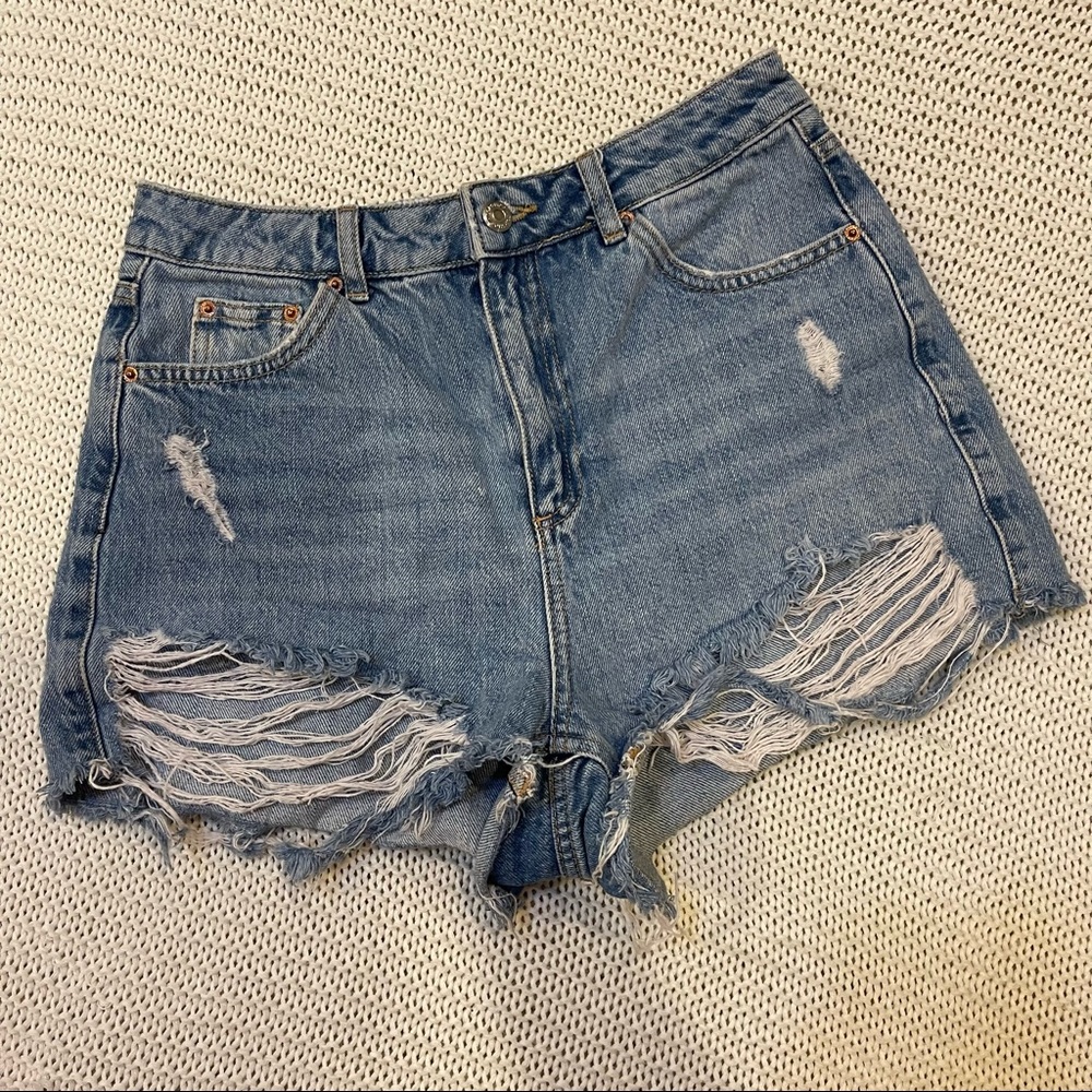 TOPSHOP Moto Mom Jean Denim Shorts Medium Wash Distressed Raw Hem Summer Blue 8